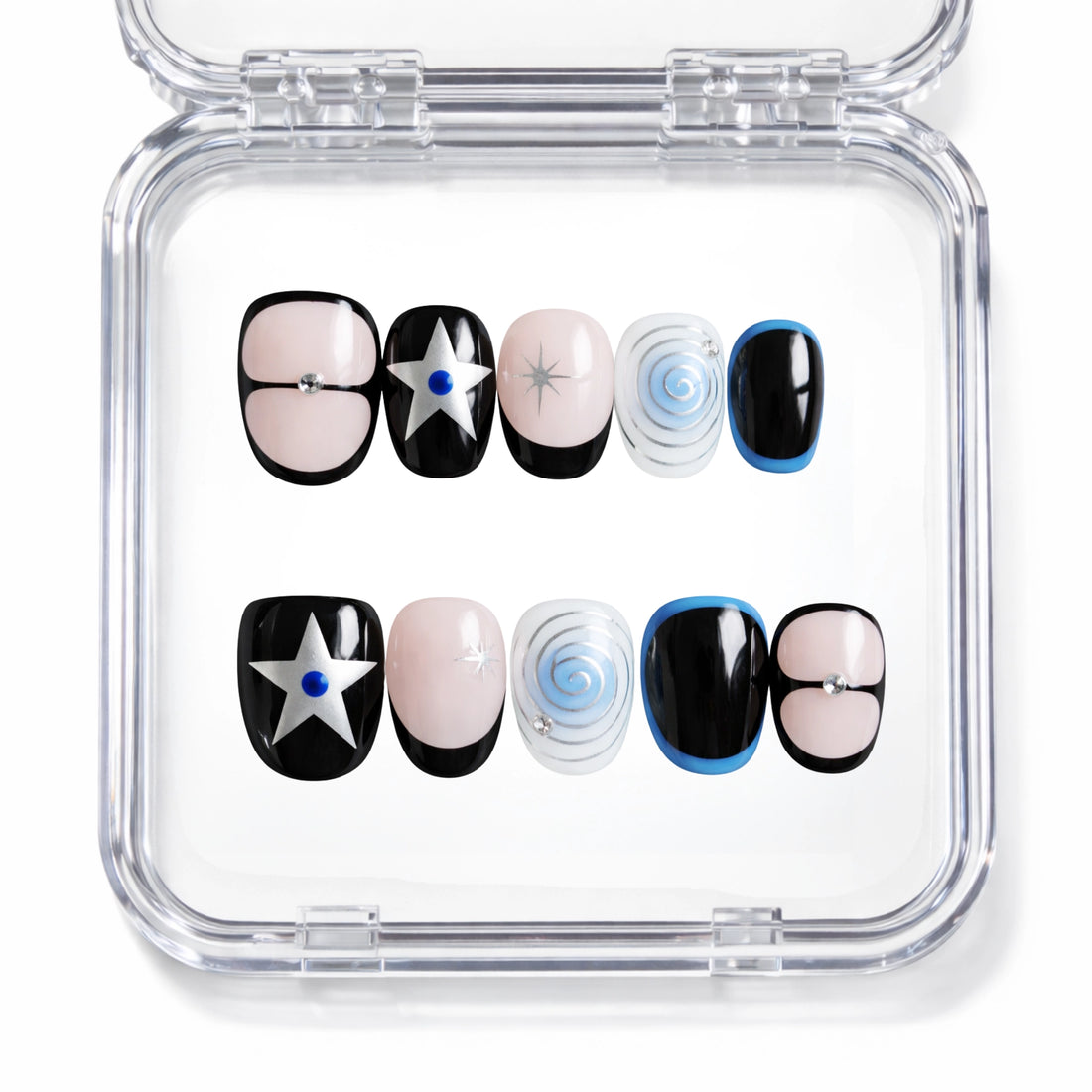 Set de 10 faux ongles press-on Blue Orbit étoiles argentées et spirales bleu sur noir dans leur boîtier — faits main en gel — Mimi Press-On