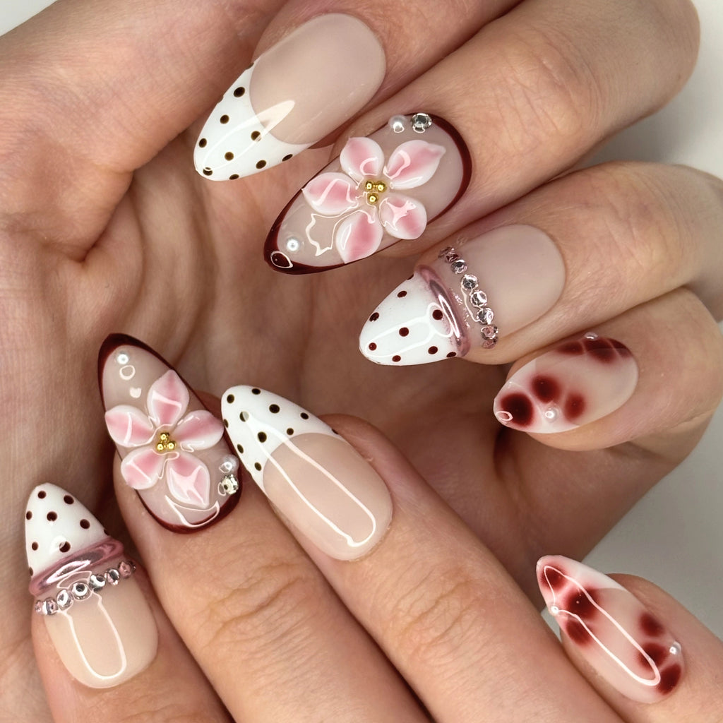 Flower Dots — press-on nails faits main Mimi