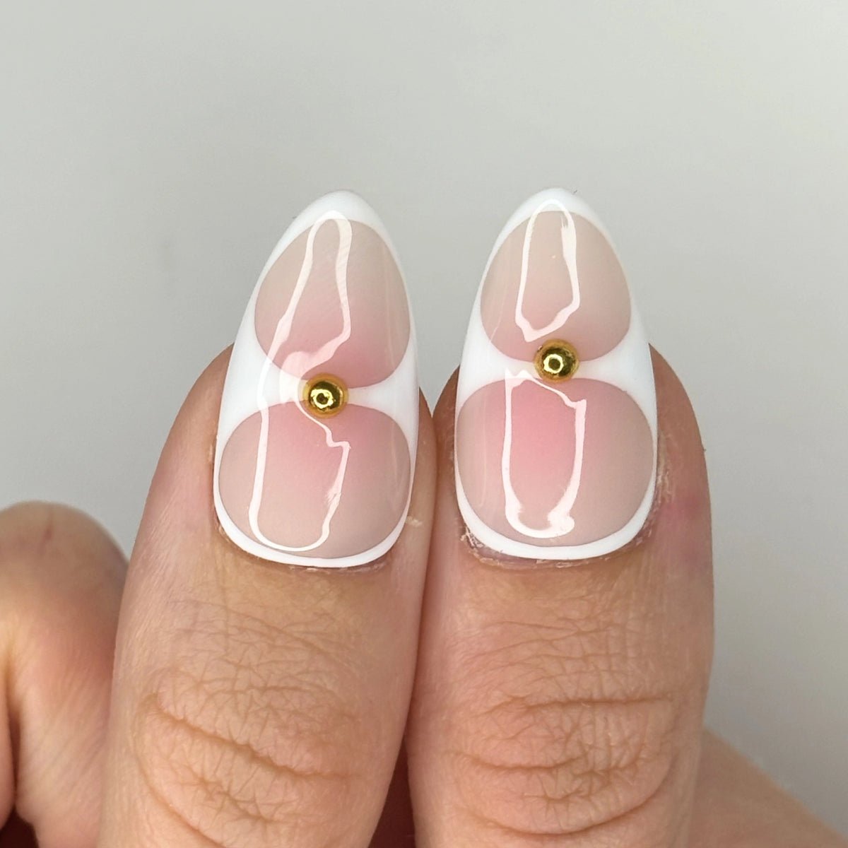 Flower Dots — press-on nails faits main Mimi