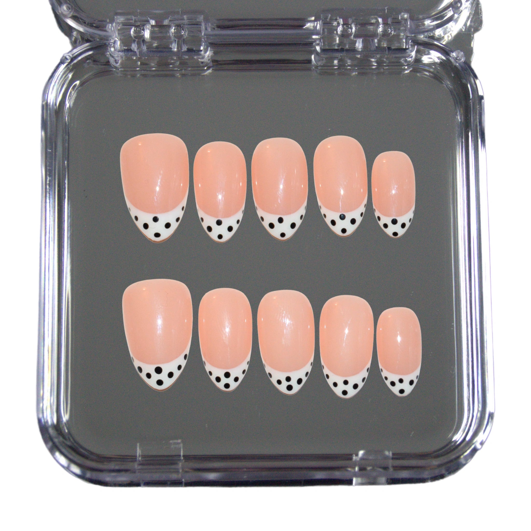 Coffret d’ongles press-on nude avec french blanche à pois noirs, faits main en gel et acrylique – Polka Dots