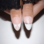 White Lace — press-on nails faits main Mimi