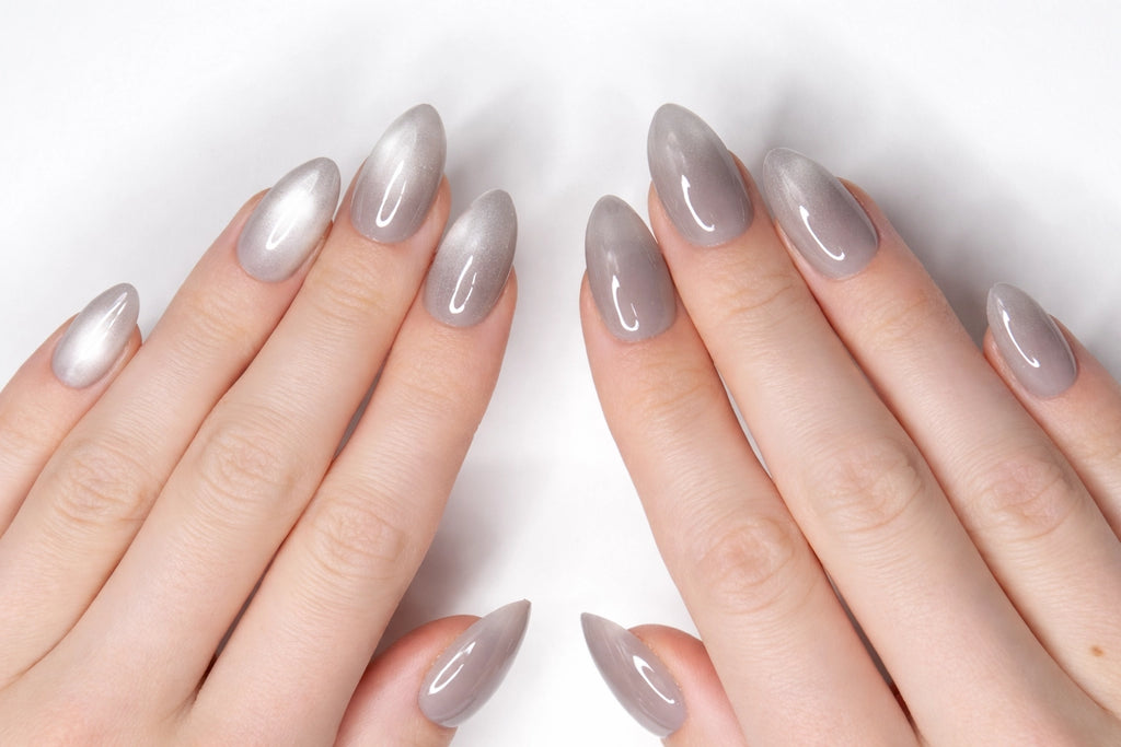 Grey Sirene — press-on nails faits main Mimi