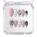 Doll Clash — press-on nails faits main Mimi